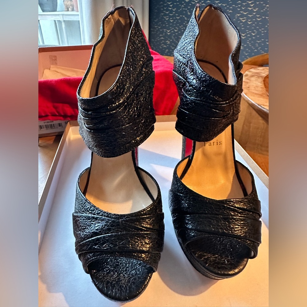 Christian Louboutinun Patent Vintage Appliqué 140